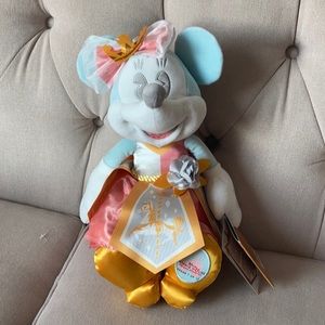 Minnie Mouse the Main Attraction Plush